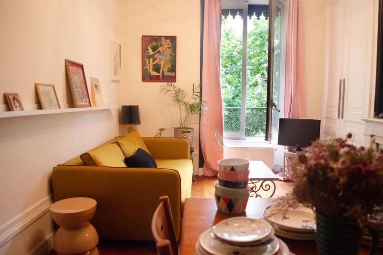 Chez Julie - Metro Garibaldi - University Apartment Lyon France